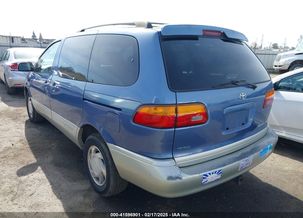 1998 TOYOTA SIENNA XLE VIN: 4T3ZF13C5WU028625