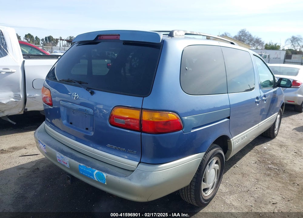1998 TOYOTA SIENNA XLE VIN: 4T3ZF13C5WU028625