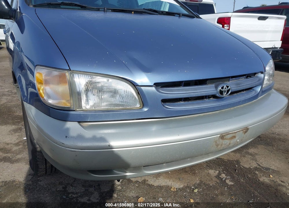 1998 TOYOTA SIENNA XLE VIN: 4T3ZF13C5WU028625