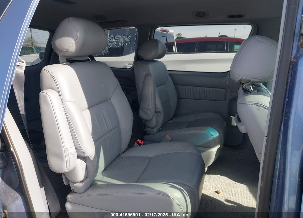 1998 TOYOTA SIENNA XLE VIN: 4T3ZF13C5WU028625