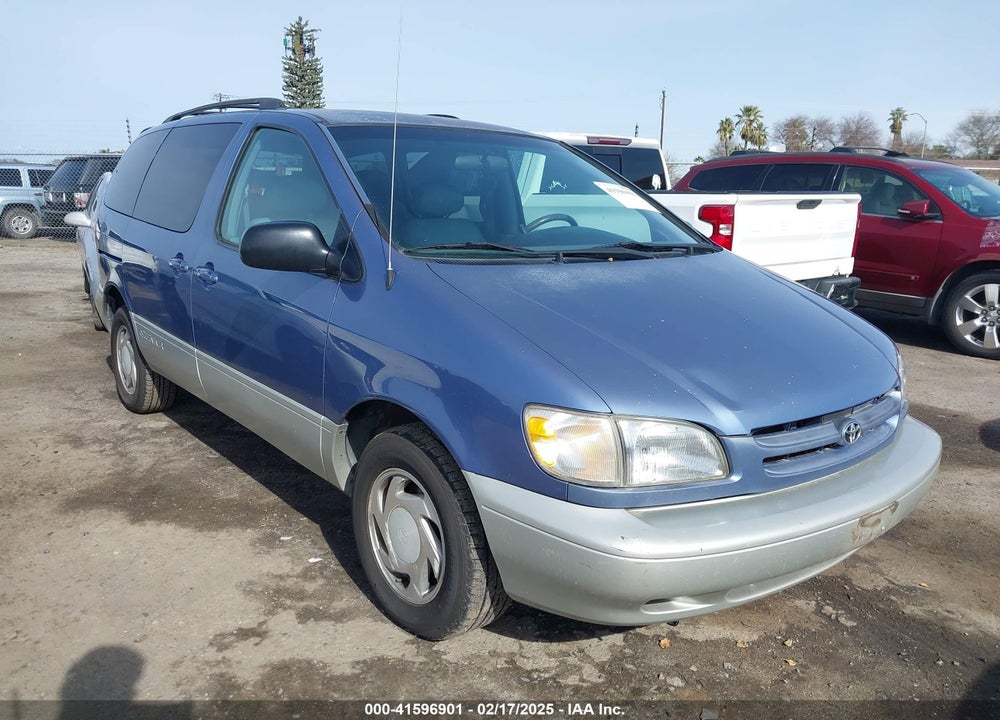 1998 TOYOTA SIENNA XLE VIN: 4T3ZF13C5WU028625