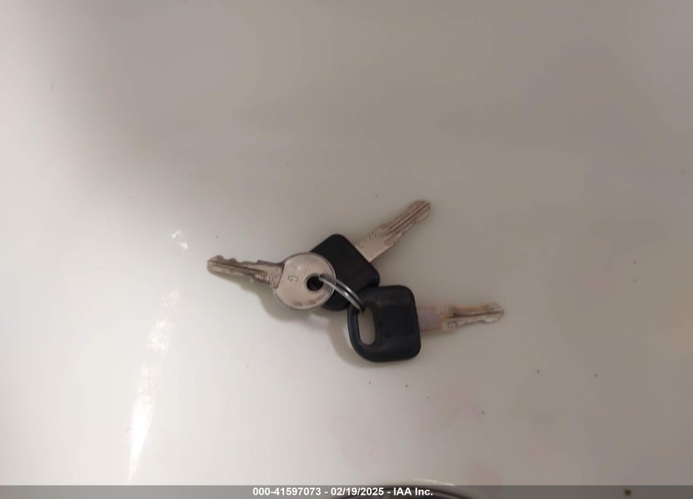2010 KEYS KEYSTONE VIN: 4YDT29022AB630991
