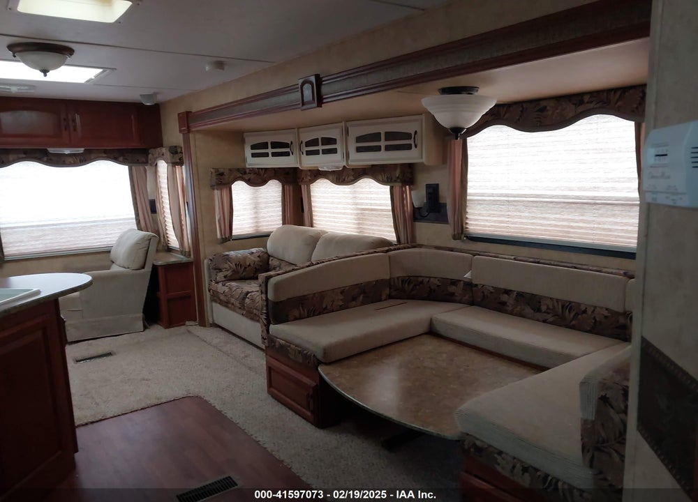 2010 KEYS KEYSTONE VIN: 4YDT29022AB630991