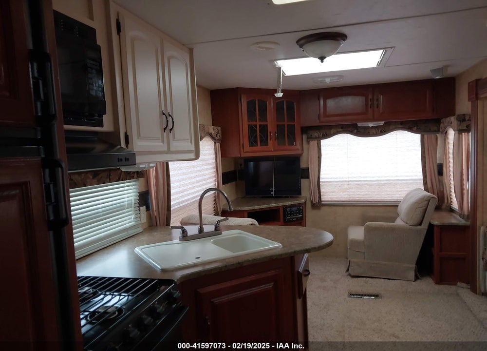 2010 KEYS KEYSTONE VIN: 4YDT29022AB630991