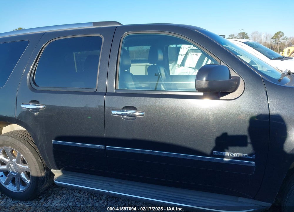 2011 GMC YUKON DENALI VIN: 1GKS1EEF1BR322228