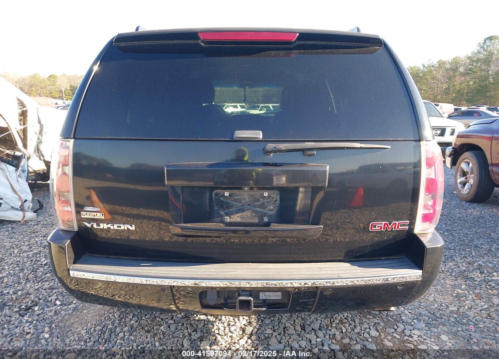 2011 GMC YUKON DENALI VIN: 1GKS1EEF1BR322228