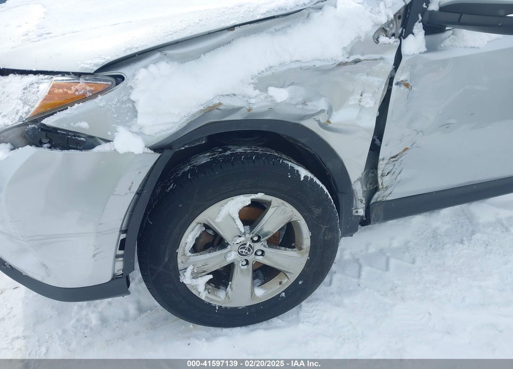 2015 TOYOTA RAV4 XLE VIN: JTMRFREV3FJ037075