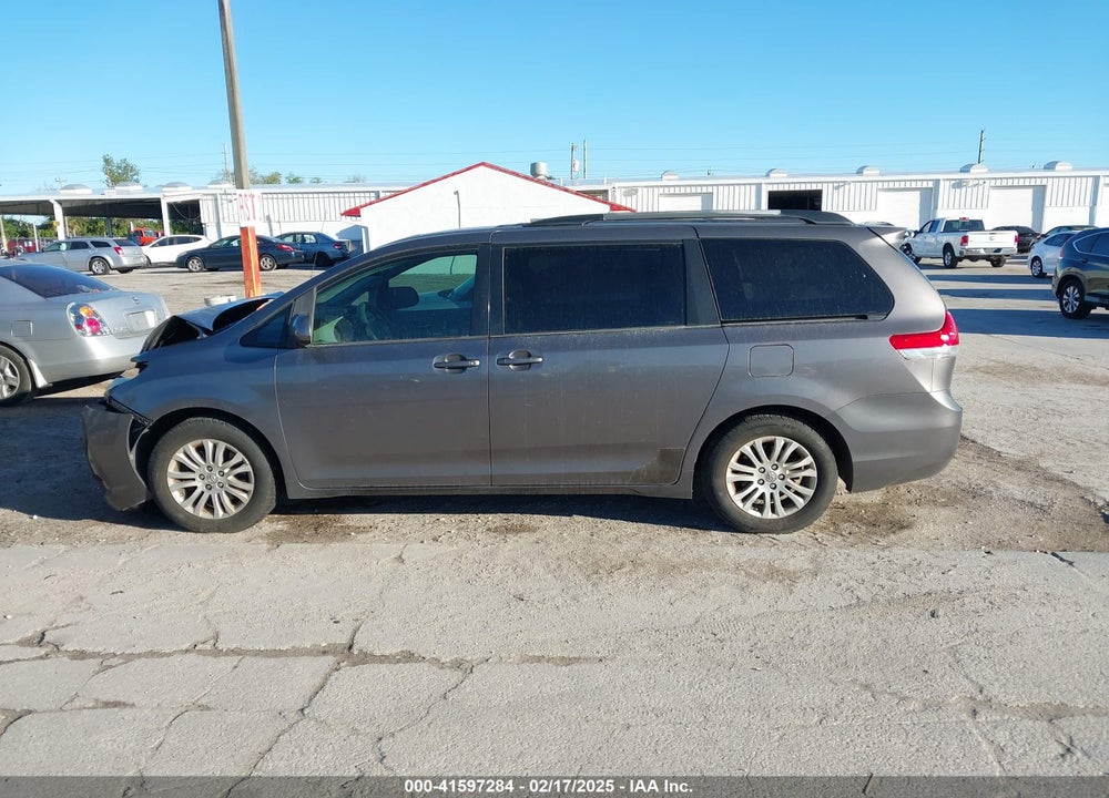 2013 TOYOTA SIENNA XLE V6 8 PASSENGER VIN: 5TDYK3DC6DS344731