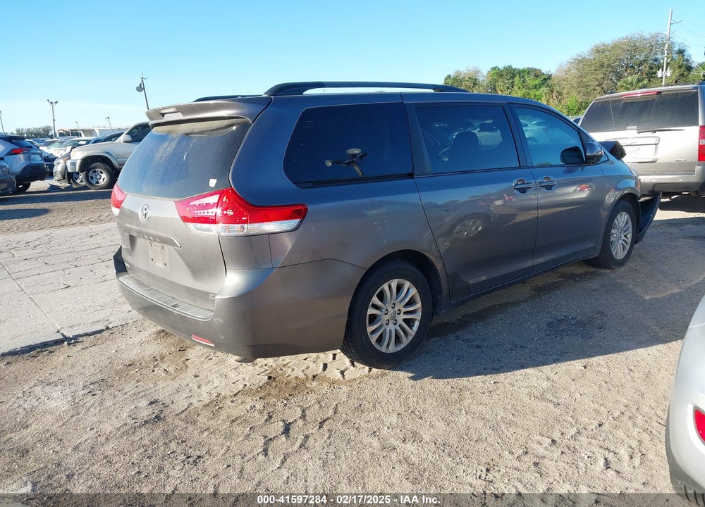 2013 TOYOTA SIENNA XLE V6 8 PASSENGER VIN: 5TDYK3DC6DS344731