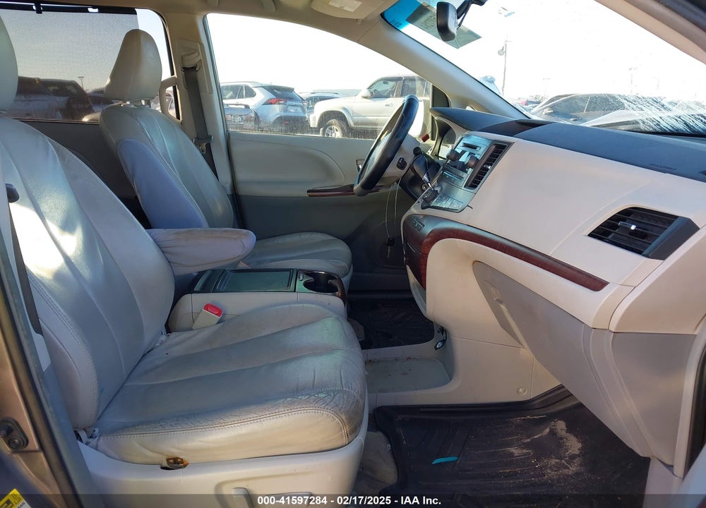 2013 TOYOTA SIENNA XLE V6 8 PASSENGER VIN: 5TDYK3DC6DS344731