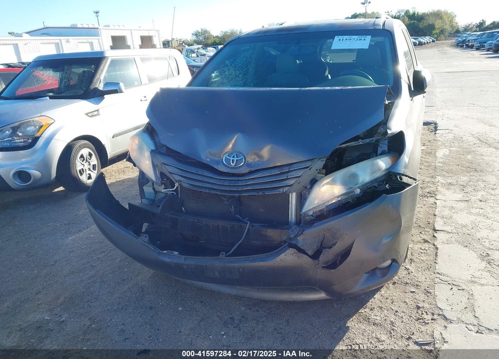 2013 TOYOTA SIENNA XLE V6 8 PASSENGER VIN: 5TDYK3DC6DS344731