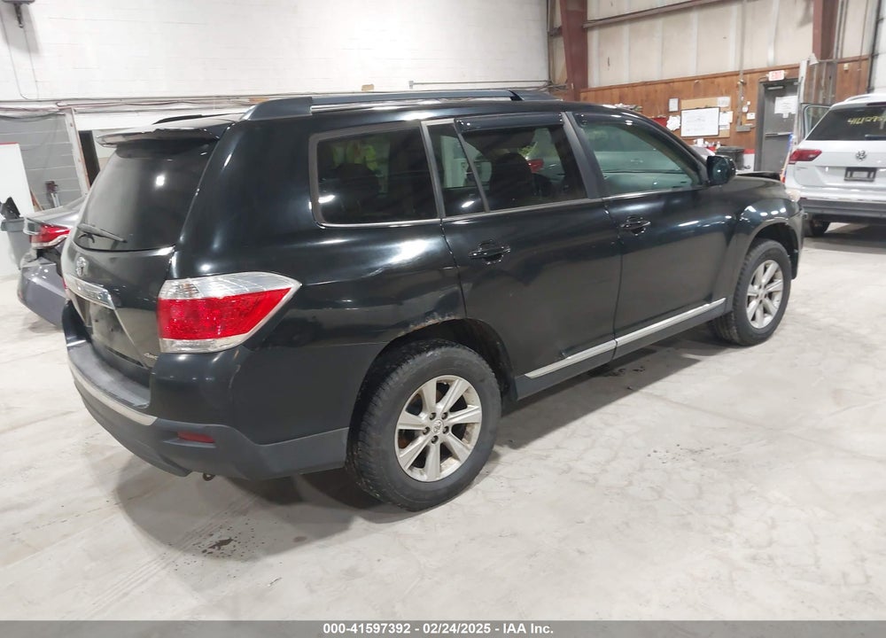 2013 TOYOTA HIGHLANDER BASE PLUS V6 VIN: 5TDBK3EH1DS185021