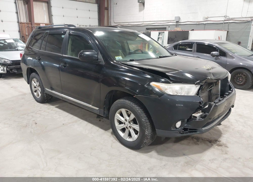 2013 TOYOTA HIGHLANDER BASE PLUS V6 VIN: 5TDBK3EH1DS185021