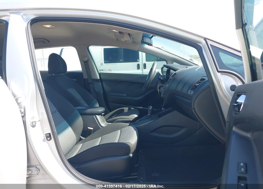 2016 KIA FORTE 5-DOOR VIN: KNAFK5A88G5524416
