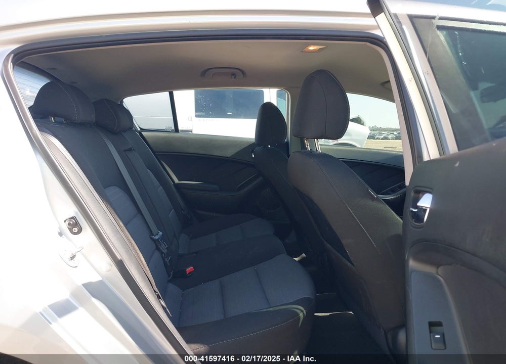 2016 KIA FORTE 5-DOOR VIN: KNAFK5A88G5524416