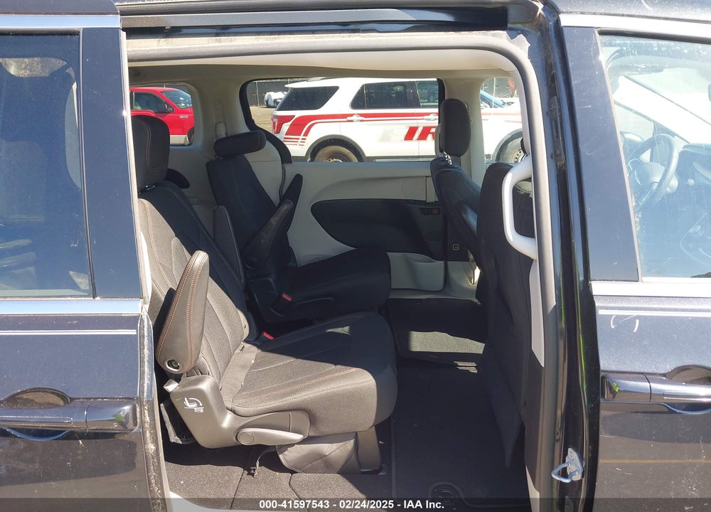 2017 CHRYSLER PACIFICA LX VIN: 2C4RC1CG0HR522383