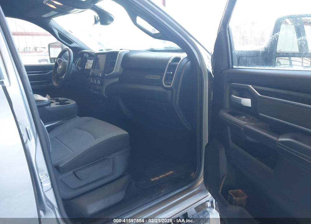 2024 RAM 2500 BIG HORN 4X4 6'4 BOX VIN: 3C6UR5DLXRG153848