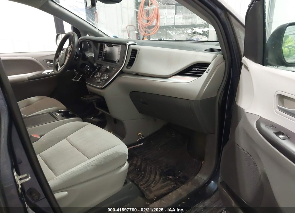 2018 TOYOTA SIENNA LE 7 PASSENGER VIN: 5TDJZ3DC3JS206783