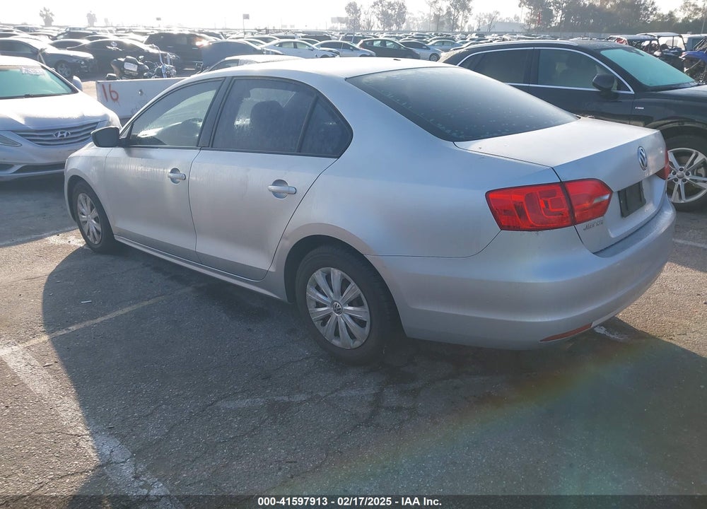2011 VOLKSWAGEN JETTA 2.0L S VIN: 3VW2K7AJ2BM397520