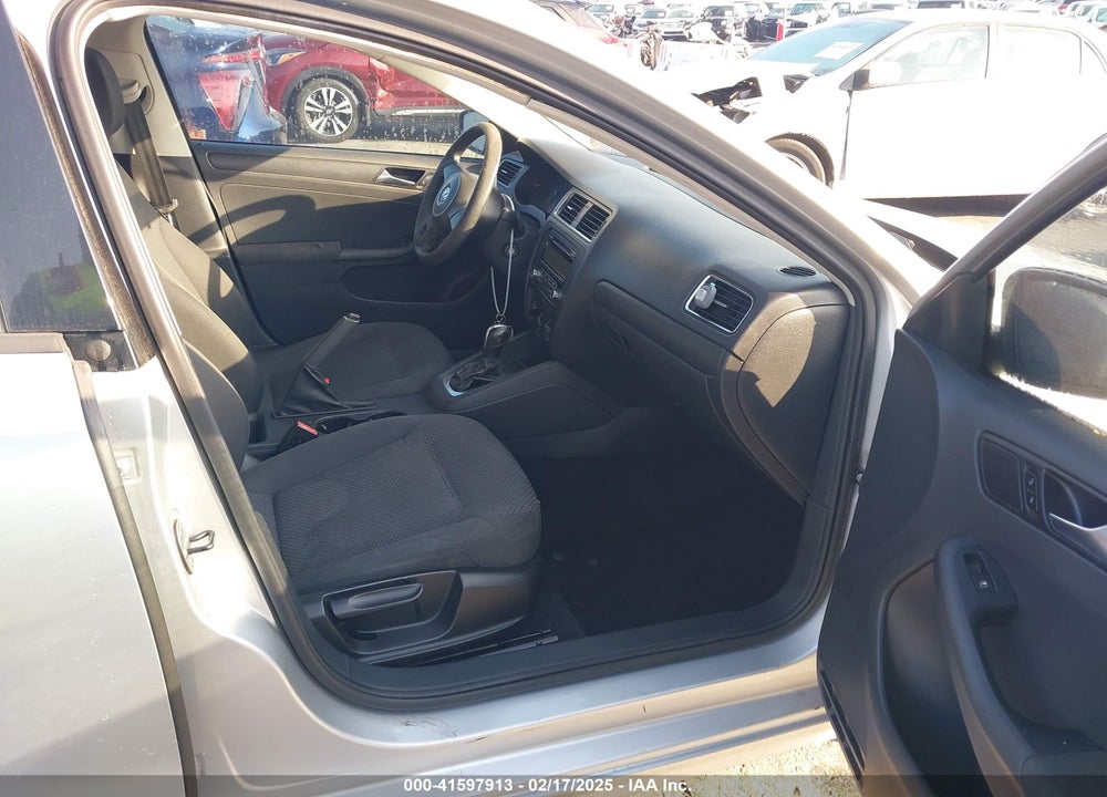 2011 VOLKSWAGEN JETTA 2.0L S VIN: 3VW2K7AJ2BM397520