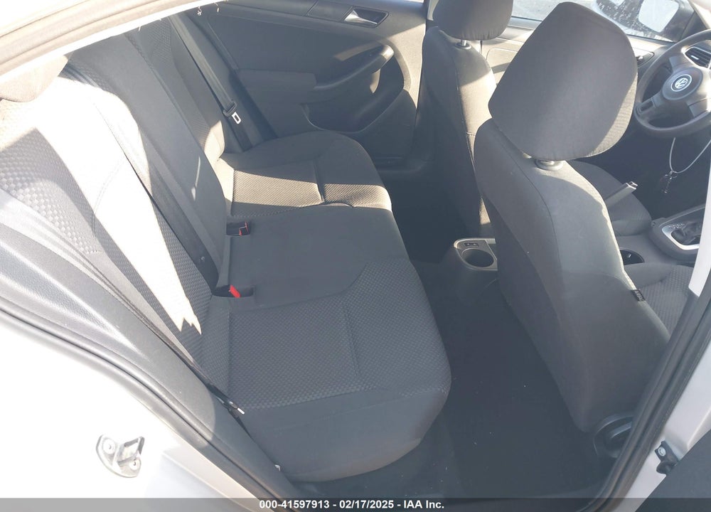 2011 VOLKSWAGEN JETTA 2.0L S VIN: 3VW2K7AJ2BM397520