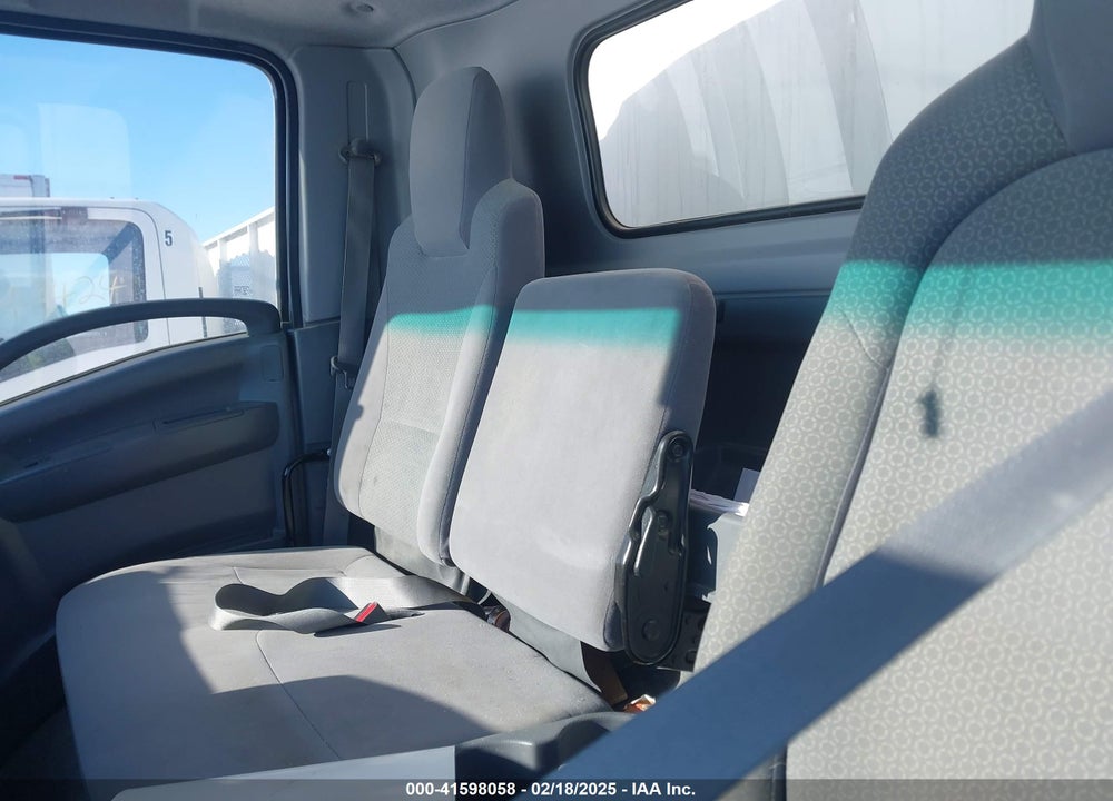 2017 ISUZU NRR DSL REG AT VIN: JALE5W16XH7300918