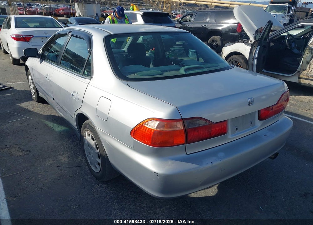 1998 HONDA ACCORD LX VIN: 1HGCG5648WA251708