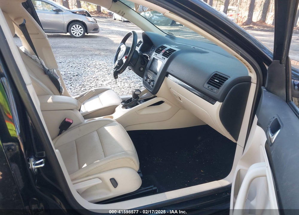 2010 VOLKSWAGEN JETTA VIN: 3VWRX7AJ8AM035447
