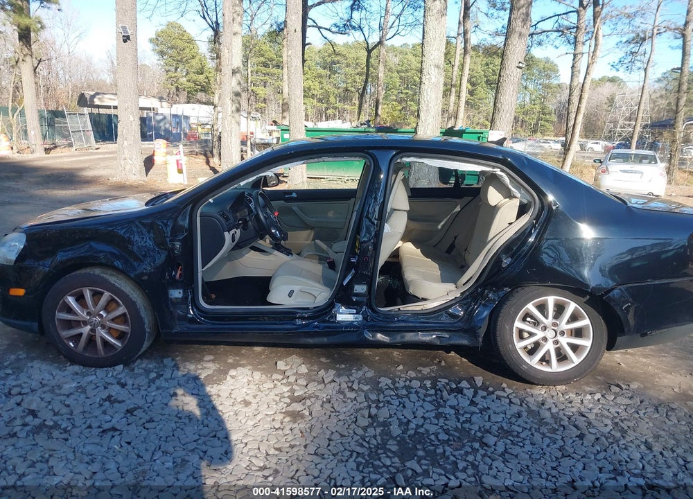 2010 VOLKSWAGEN JETTA VIN: 3VWRX7AJ8AM035447