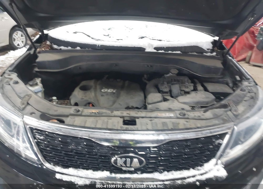 2015 KIA SORENTO LX VIN: 5XYKT3A62FG575403