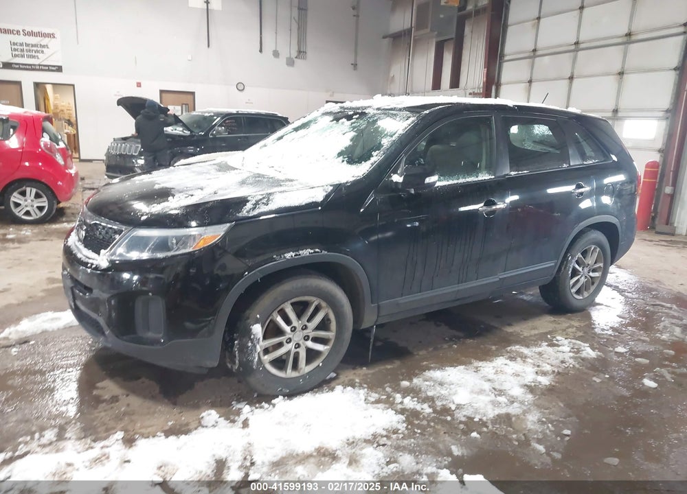 2015 KIA SORENTO LX VIN: 5XYKT3A62FG575403