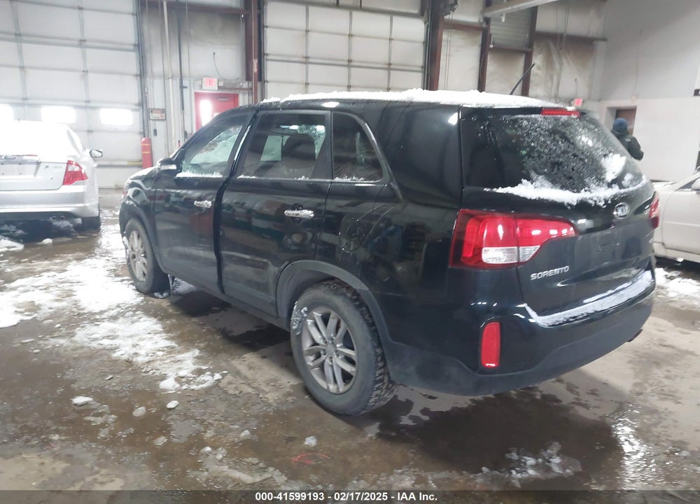 2015 KIA SORENTO LX VIN: 5XYKT3A62FG575403