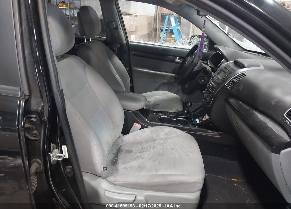 2015 KIA SORENTO LX VIN: 5XYKT3A62FG575403
