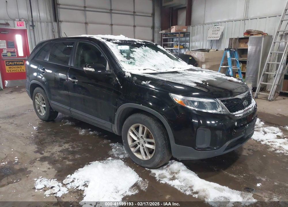 2015 KIA SORENTO LX VIN: 5XYKT3A62FG575403