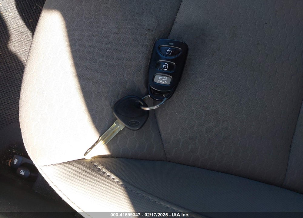 2019 HYUNDAI ELANTRA VIN: KMHD74LFXKU885643