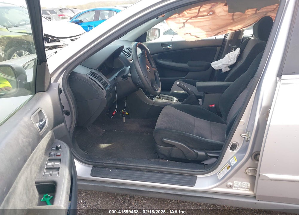2005 HONDA ACCORD 2.4 LX VIN: 1HGCM56405L001102