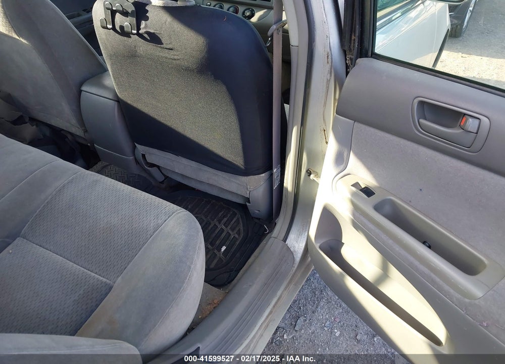 2002 TOYOTA CAMRY LE VIN: 4T1BE32K92U028980