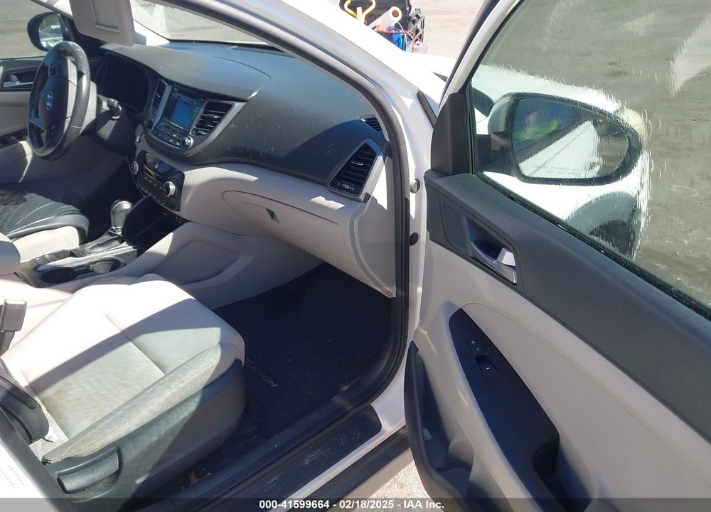 2017 HYUNDAI TUCSON SPORT VIN: KM8J33A2XHU290700
