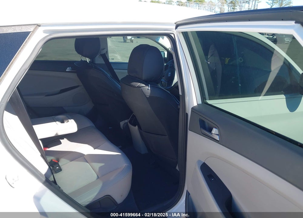 2017 HYUNDAI TUCSON SPORT VIN: KM8J33A2XHU290700