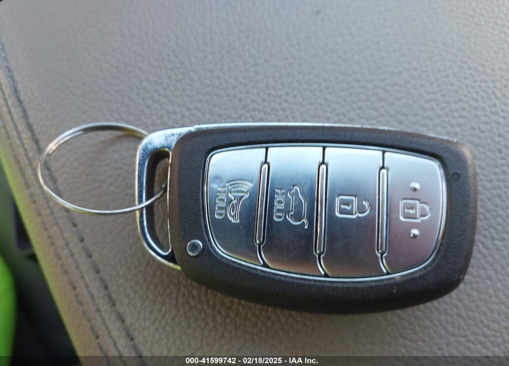 2016 HYUNDAI TUCSON LIMITED VIN: KM8J33A23GU112190