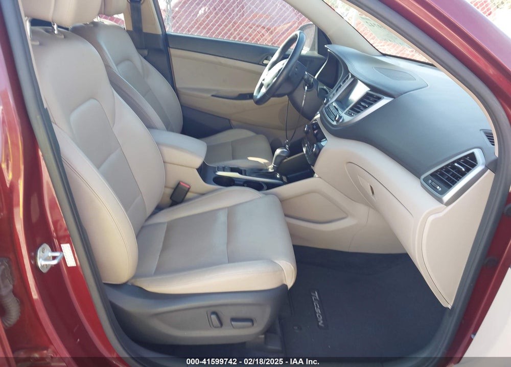 2016 HYUNDAI TUCSON LIMITED VIN: KM8J33A23GU112190