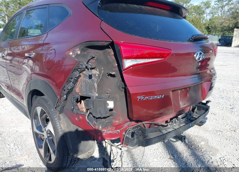 2016 HYUNDAI TUCSON LIMITED VIN: KM8J33A23GU112190