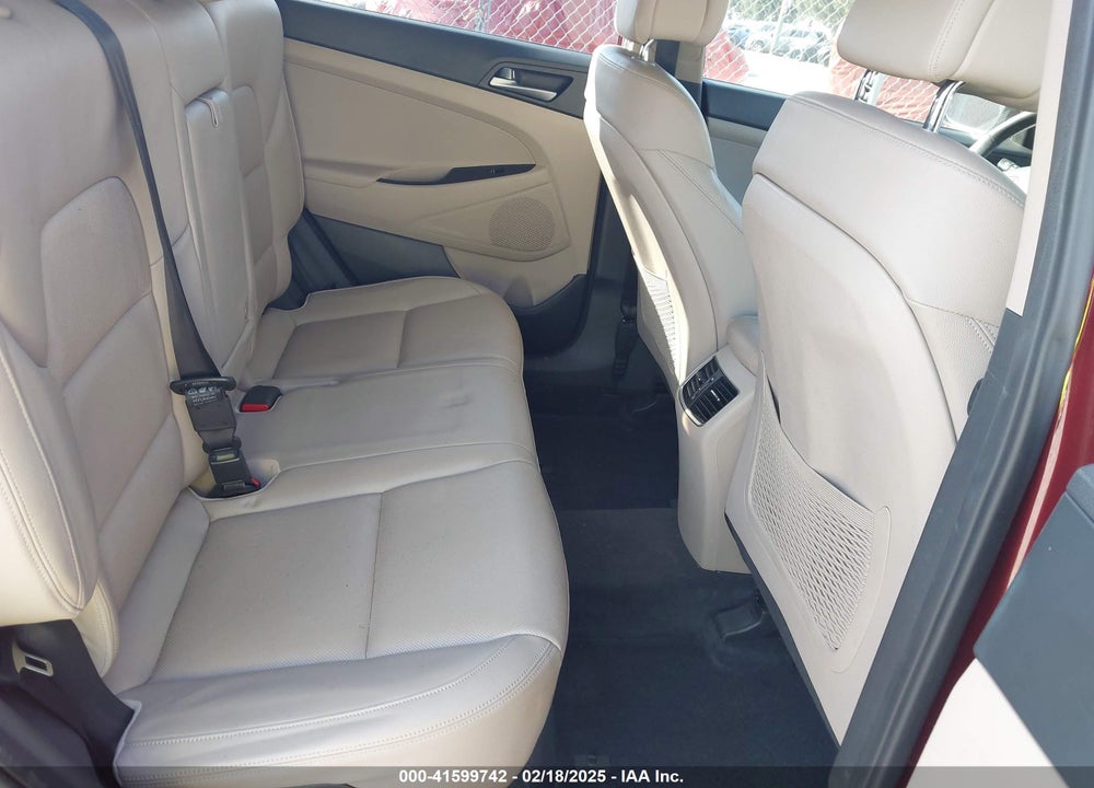 2016 HYUNDAI TUCSON LIMITED VIN: KM8J33A23GU112190