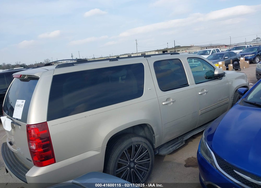 2008 CHEVROLET SUBURBAN 1500 LT VIN: 3GNFC16078G113201