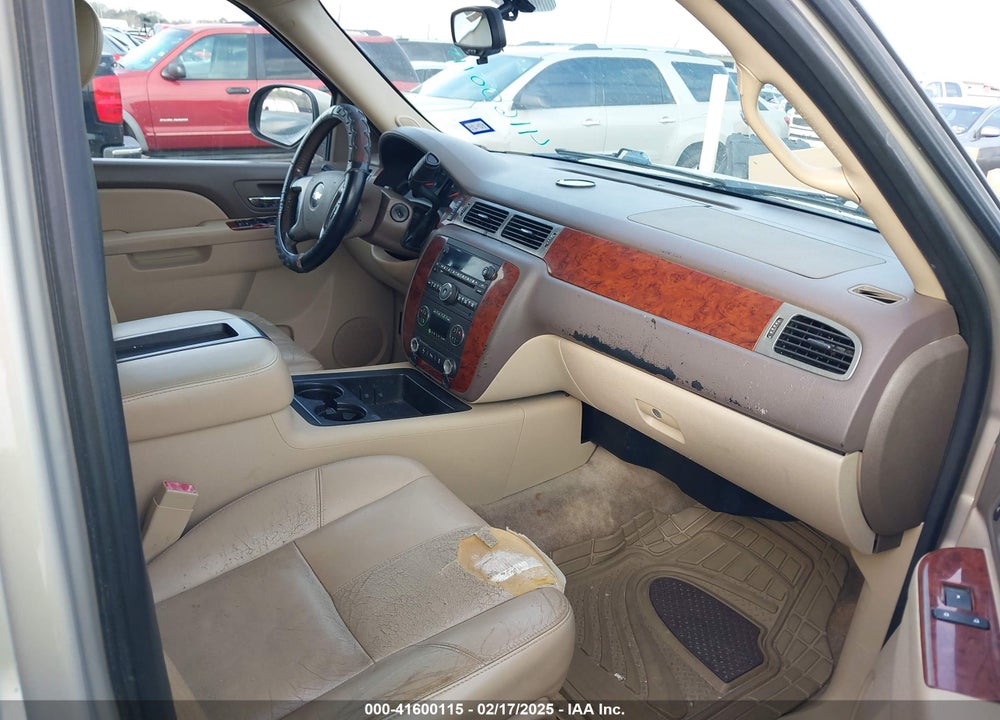 2008 CHEVROLET SUBURBAN 1500 LT VIN: 3GNFC16078G113201