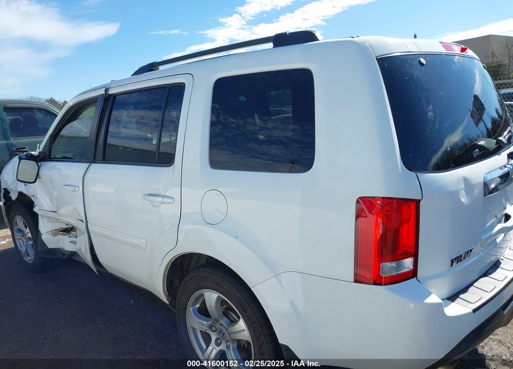 2015 HONDA PILOT VIN: 5FNYF4H56FB061209