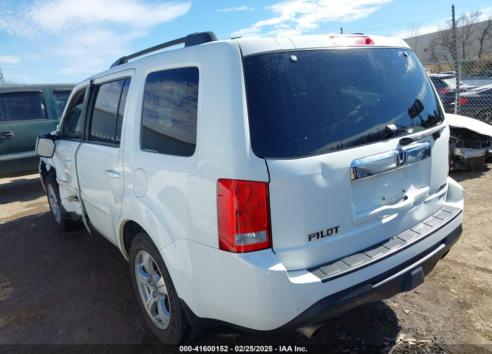 2015 HONDA PILOT VIN: 5FNYF4H56FB061209