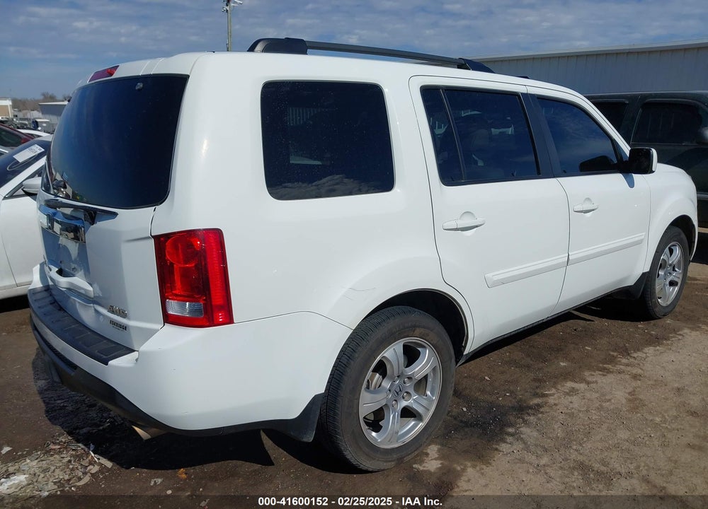 2015 HONDA PILOT VIN: 5FNYF4H56FB061209