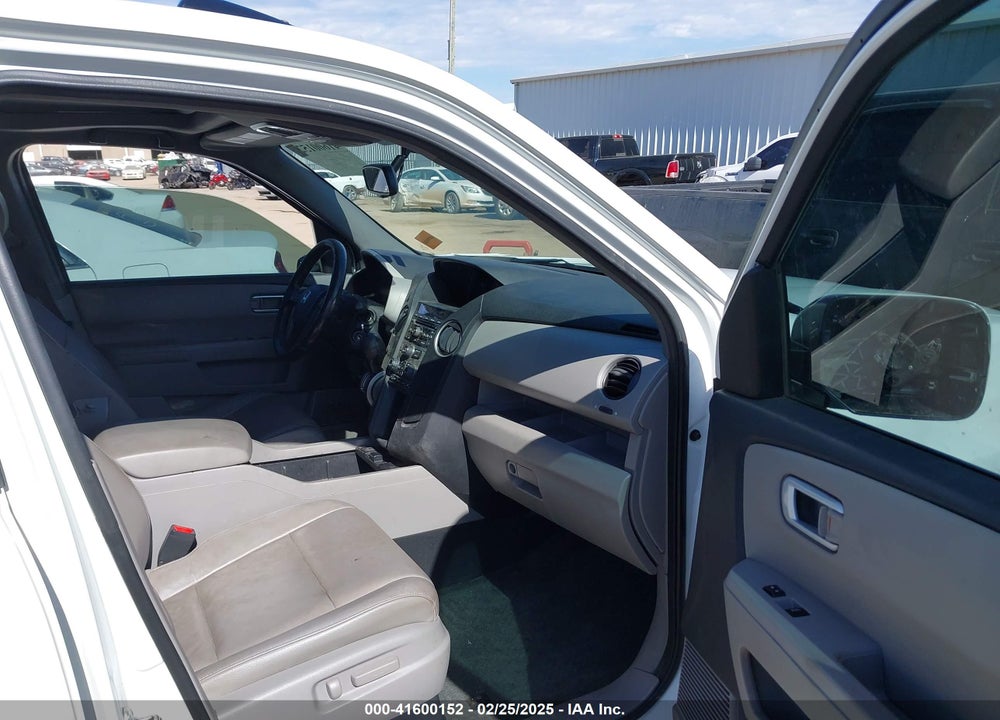 2015 HONDA PILOT VIN: 5FNYF4H56FB061209