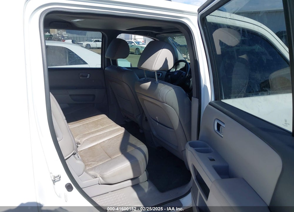 2015 HONDA PILOT VIN: 5FNYF4H56FB061209